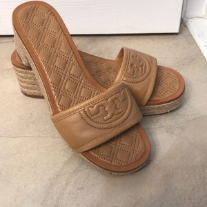 Tory Burch low heel tan espadrilles 6.5